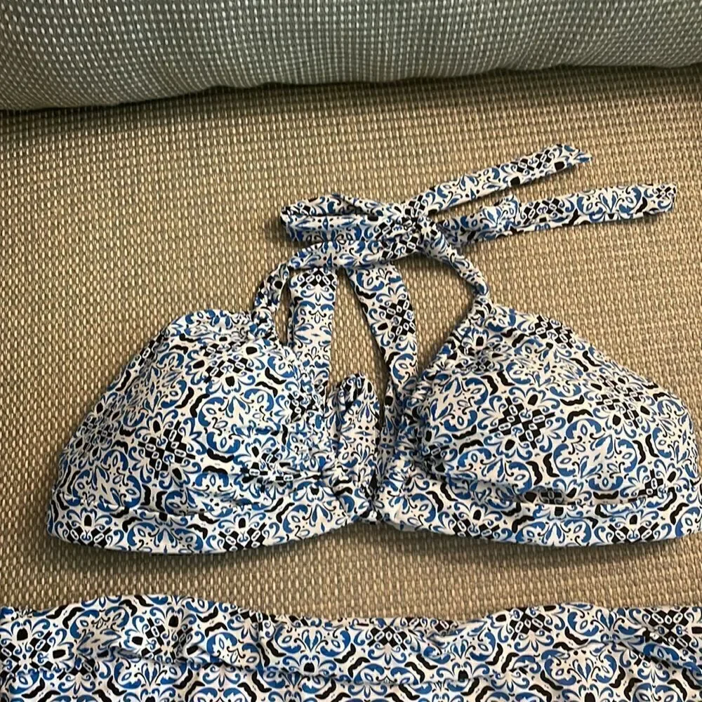 Sunseeker  2 piece Bathing-suit - M - Great Used Condition 🌻🌻